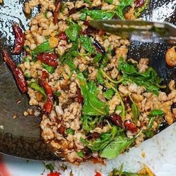 ข้าวกะเพราหมูสับพริกแห้ง