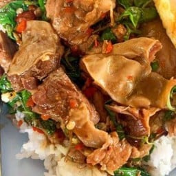 ข้าวกะเพราหมูตุ๋น