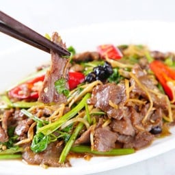 เนื้อเก้งผัดขึ้นไช่