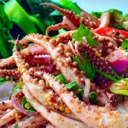 ยำปลาหมึก