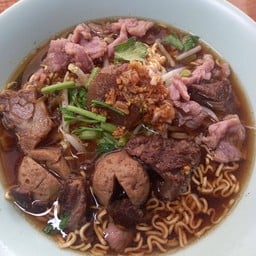 ก๋วยเตี๋ยวเนื้อ