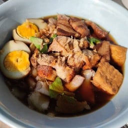 แม่หอมหวล เกาเหลาเลือดหมู ก๋วยจั๊บ รสเด็ด