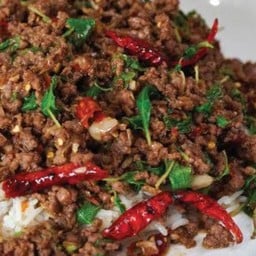 ข้าวราดกะเพราเนื้อสับ