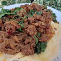 กะเพราหมูสับวุ้นเส้น ไข่ข้น