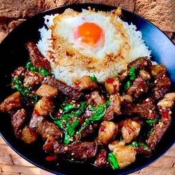 ข้าวกะเพรา เนื้อ Picanya ไข่ดาว 150g