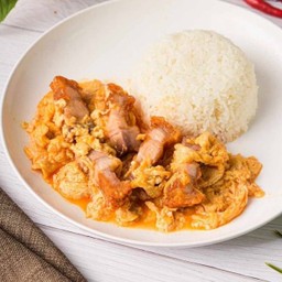 :ข้าวราดไข่ข้นหมูกรอบ.