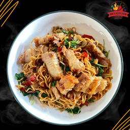 ผัดกระเพราคลุกเส้น - Stir-Fried Holy Basil Mixed with Noodles