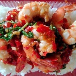 ข้าวกะเพรากุ้ง