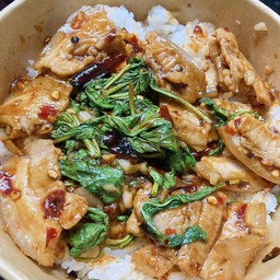 กะเพราสามชั้นราดข้าว(ใช้สามชั้นสไลด์)