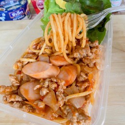 สปาเกตตี หมูสับ+ไส้กรอก ซอสโฮมเมด