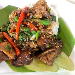 กระเพราหมูตุ๋น