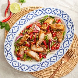 ยำสามชั้นทอด