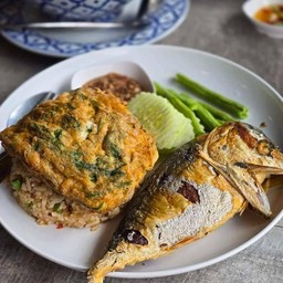 ข้าวผัดน้ำพริกปลาทู