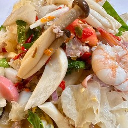 ยำเห็ดรวมทะเล