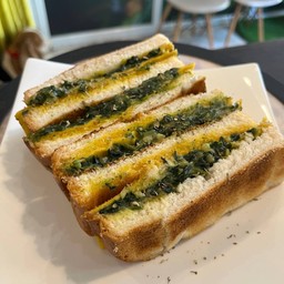 แซนวิสผักโขมอบชีส