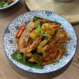 ปูม้าผัดผงกะหรี่ (เป็นตัว) Stir-Fried Crab In Curry Powder