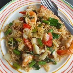 ผัดมาม่าขี้เมาทะเล