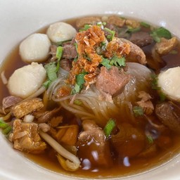 ก๋วยเตี๋ยว หมูตุ๋น