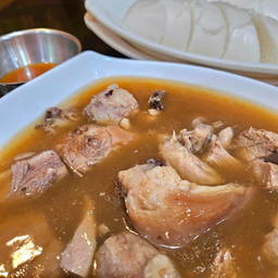 ขาหมูหมั่นโถว