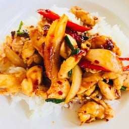 ผัดพริกเผาไก่ ราดข้าว