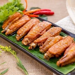 ปีกไก่ทอดน้ำปลา (4-5 ชิ้น)