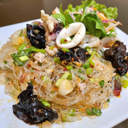 ยำวุ้นเส้น (หมู, หมึก, กุ้ง)