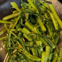 ผัดผักบุ้งไฟแดง