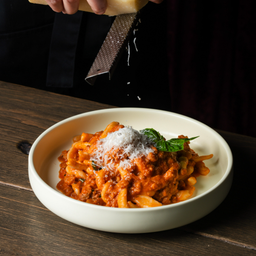 Guanciale & Tomato Spaghetti (สปาเก็ตตี้ในซอสมะเขือเทศและเบคอนกวนชาเล)