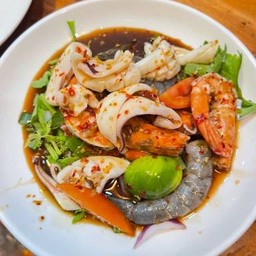 ลาบหมึกกุ้งทูโทน