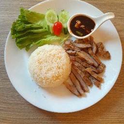 ข้าวหมูย่างจิ้มแจ่ว