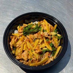 ข้าวกะเพราไก่หน่อไม้