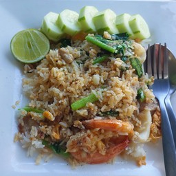 ข้าวผัดรวม (หมูหมึกกุ้ง)