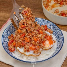ข้าวไข่ระเบิดหมูสับ