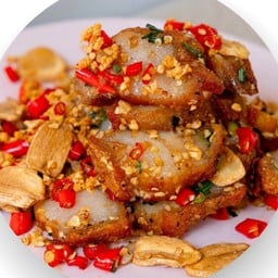 สามชั้นคั่วพริกเกลือ