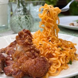 มาม่าเกาหลี+หมูสามชั้นทอดกรอบ