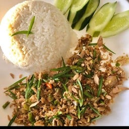 ข้าวทูน่าผัดใบทารากอน