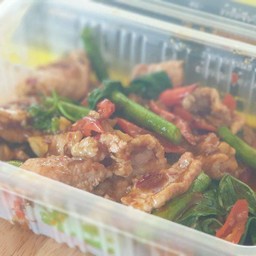 เนื้อผัดพริกเผาราดข้าว