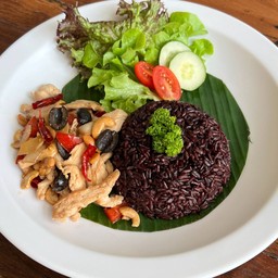 ข้าวอกไก่ผัดเม็ดมะม่วงคลีน