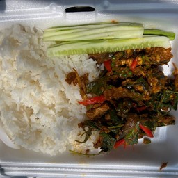 ผัดเผ็ดปลาใหลราดข้าว