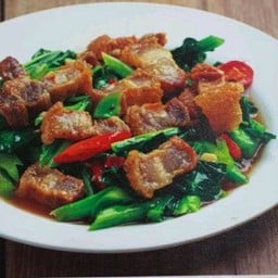 คะน้าหมูกรอบ