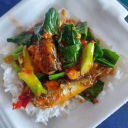 ข้าวสวย-คะน้าปลากระป๋อง
