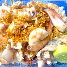 กระเทียมพริกไทยรวมราดข้าว