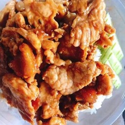 ข้าวหน้าหมูชิ้นหวาน