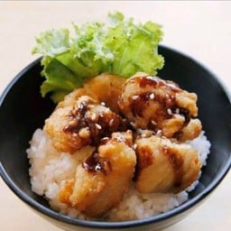 Chubby Kitchen - ข้าวไก่กรอบ อนุสาวรีย์