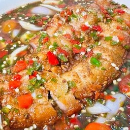 ยำ หมูสามชั้นทอด