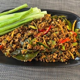 ผัดเผ็ดนกคั่วแห้ง