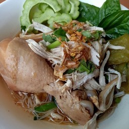 ก๋วยเตี๋ยวน่องไก่ตุ๋น+ไก่ฉีก