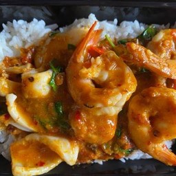 ข้าวผัดพริกแกงทะเล