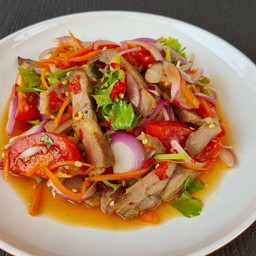 ยำคอหมูย่างน้ำผึ้ง