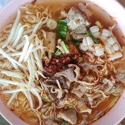 ต้มมาม่ารสต้มยำใส่หมูสับ